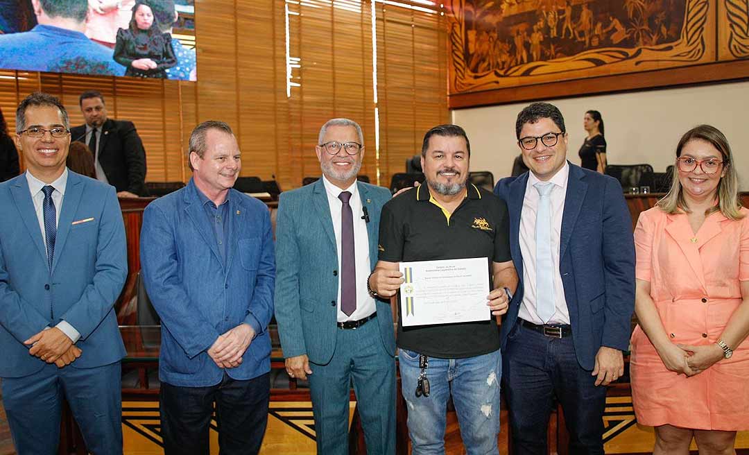 Equipe do Notícias da Hora é homenageada na Assembleia Legislativa