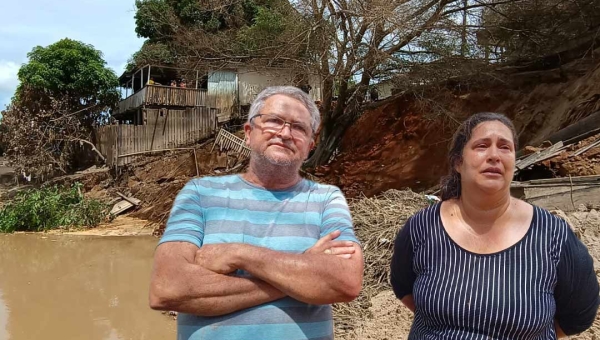 Parte do Bar do Zé do Branco desmorona após enchente do rio Acre