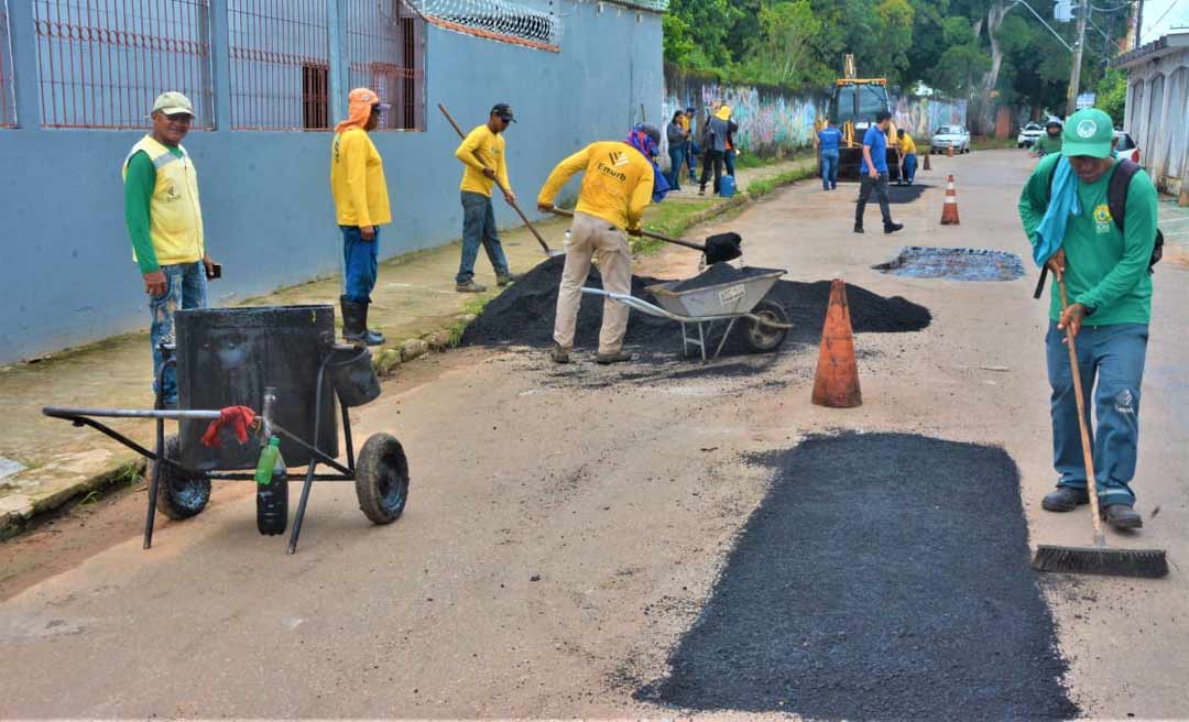 Equipes da Emurb avançam com operação tapa-buracos nos bairros de Rio Branco