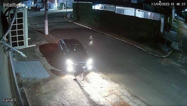 Em Rio Branco, homem atropela cão e o arrasta sem dar assistência; dona do veículo denuncia o condutor