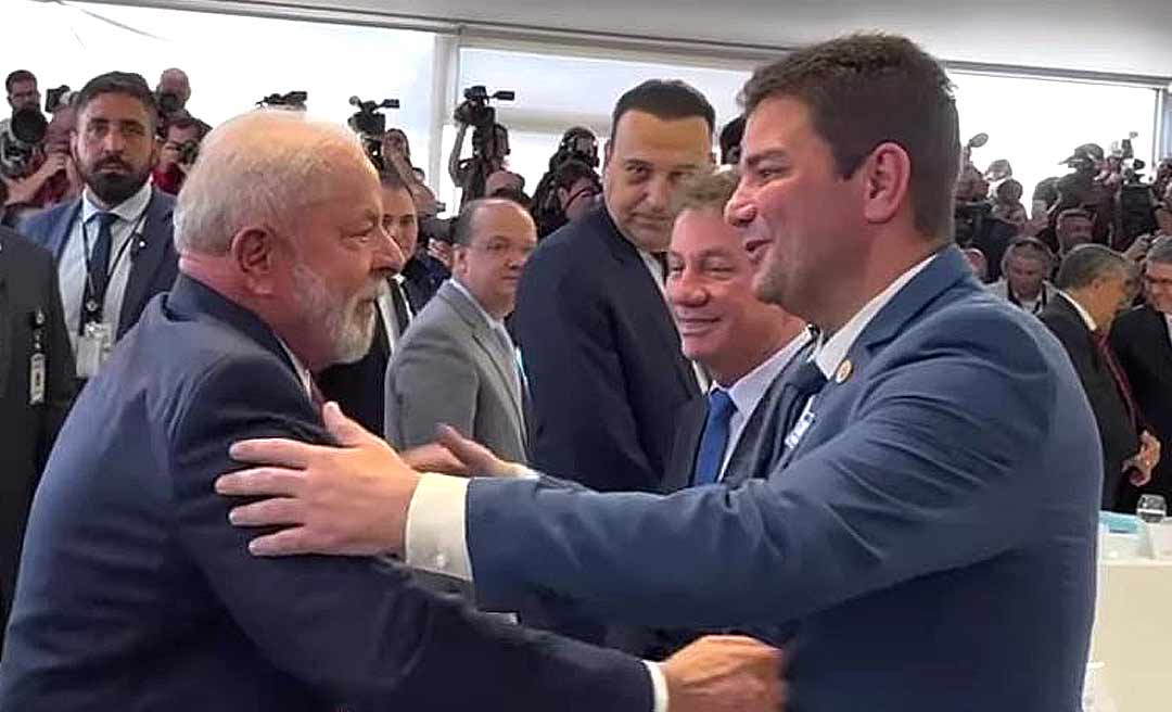 Gladson participa de reunião com Lula, governadores e ministros sobre segurança nas escolas