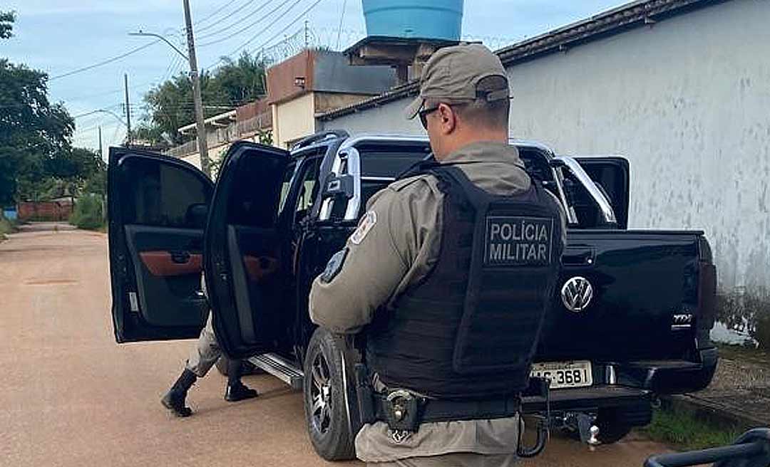 Suspeito de homicídio é preso pela PM durante abodagem de caminhonete no bairro Placas