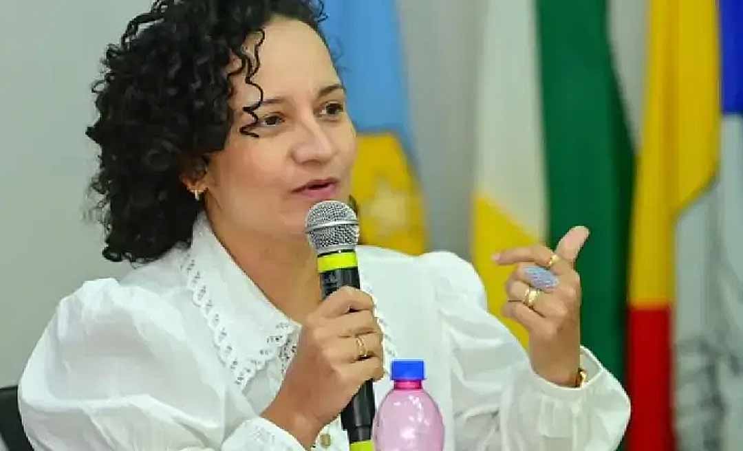 Em Tarauacá, prefeita Neiá, casada com Jesus, comemora show mundano e grita ao microfone: “Deus é fiel!”