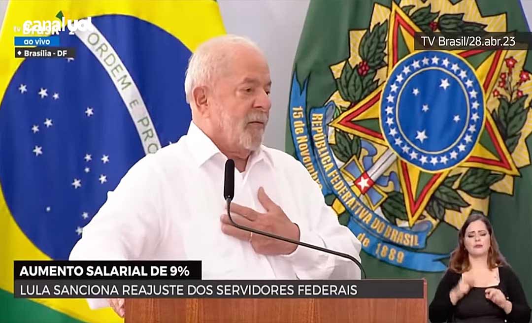 "Se tem uma profissão honesta, é a do político", diz Lula a servidores 