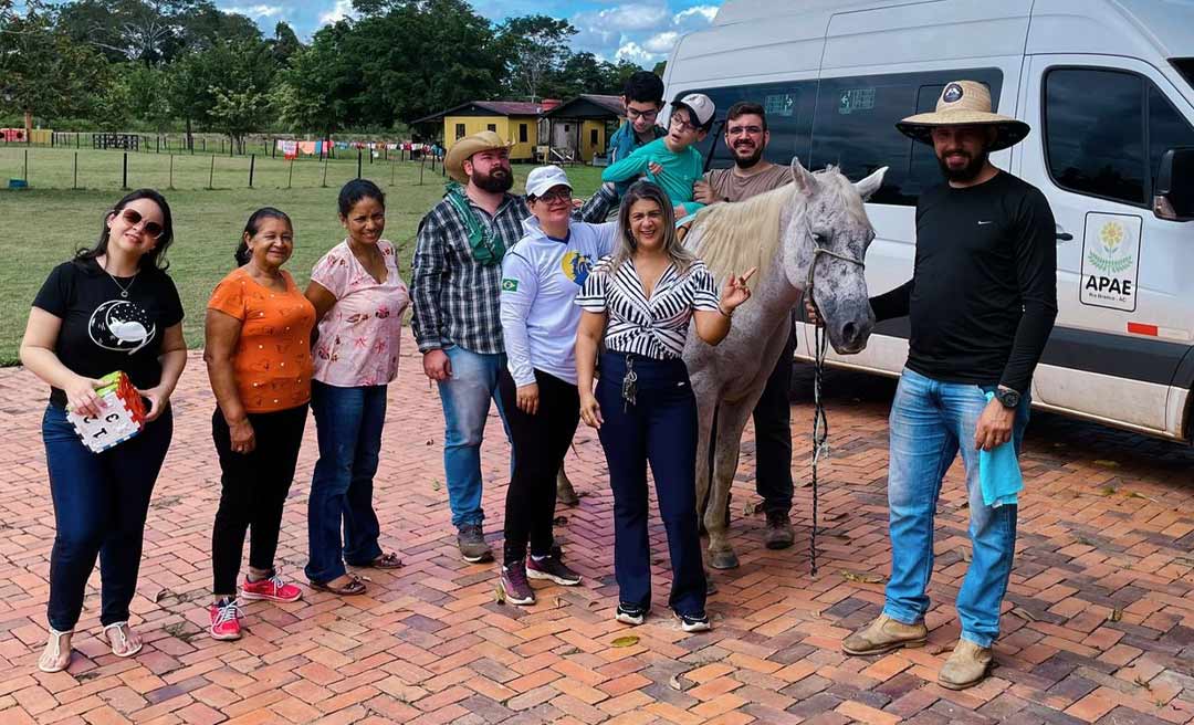 Equoterapia da Apae Rio Branco: atividade terapêutica com cavalos ajuda estudantes com comprometimentos físicos e intelectuais