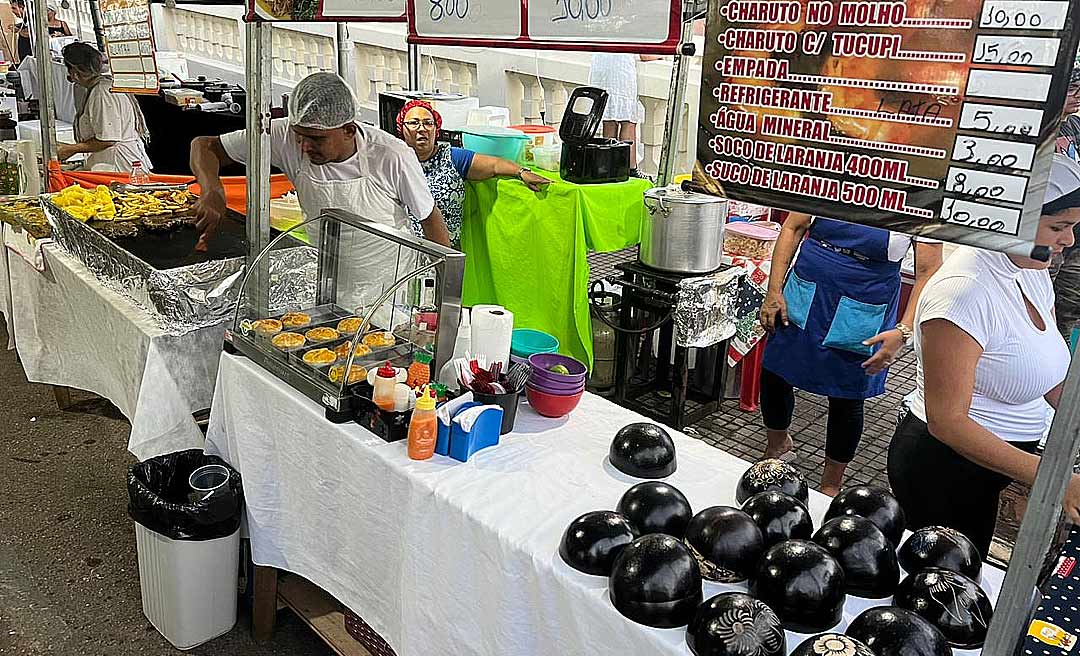 Espaço da ”comidinha caseira” e do artesanato fica movimentado durante a Festa do Trabalhador