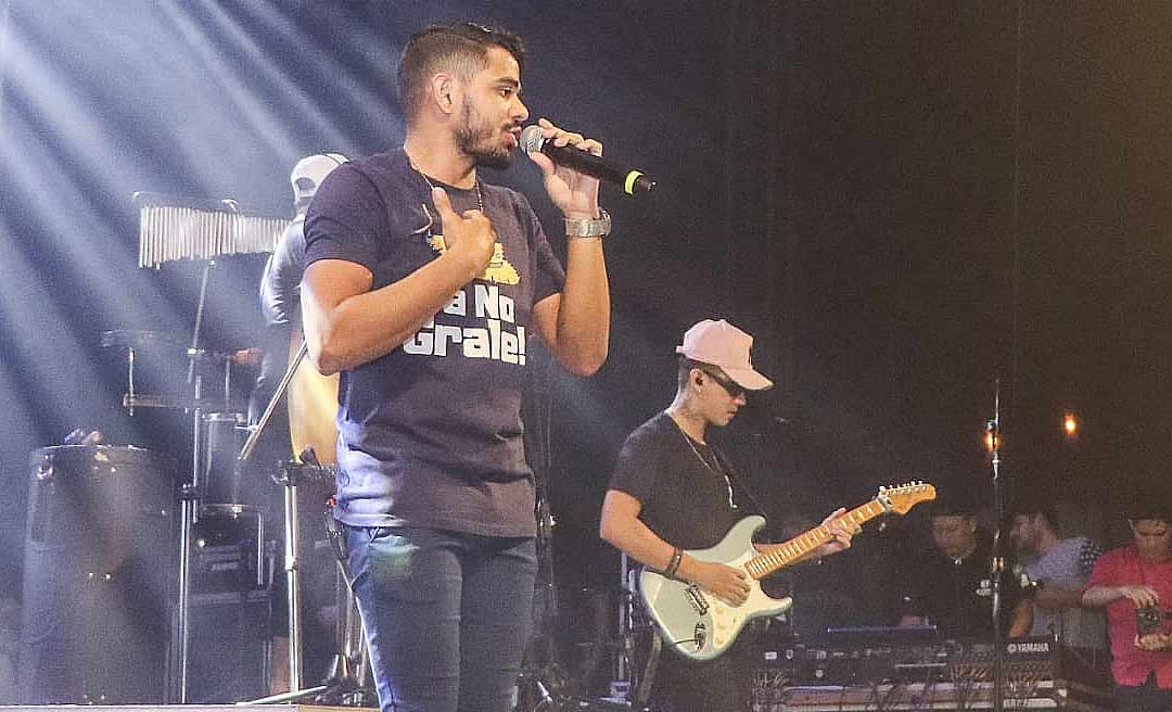 Show de Evoney Fernandes atrai cerca de 15 mil pessoas em Cruzeiro do Sul