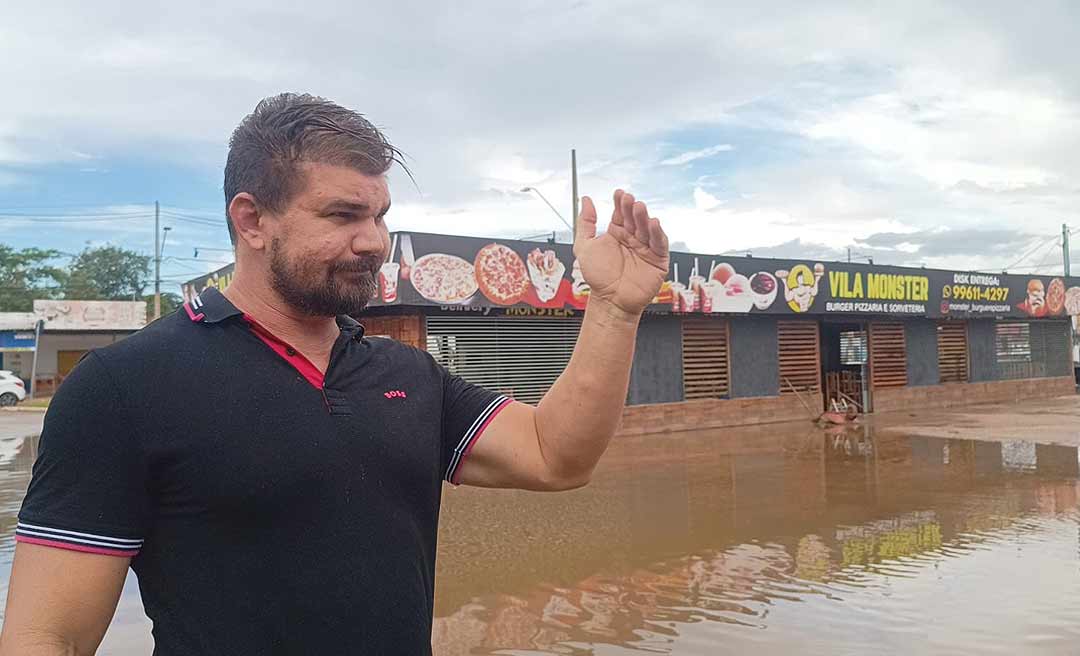 Lanchonete e churrascaria ficam alagados na avenida Getúlio Vargas após chuva em Rio Branco