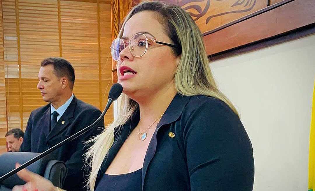 Michelle diz que concurso simplificado da Saúde é para eliminar contratos precários e garante convocação dos efetivos