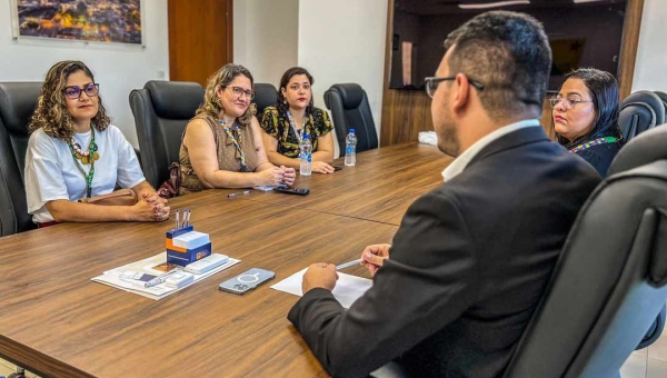 Aleac recebe comissão para tratar sobre direitos de adultos com autismo no Acre