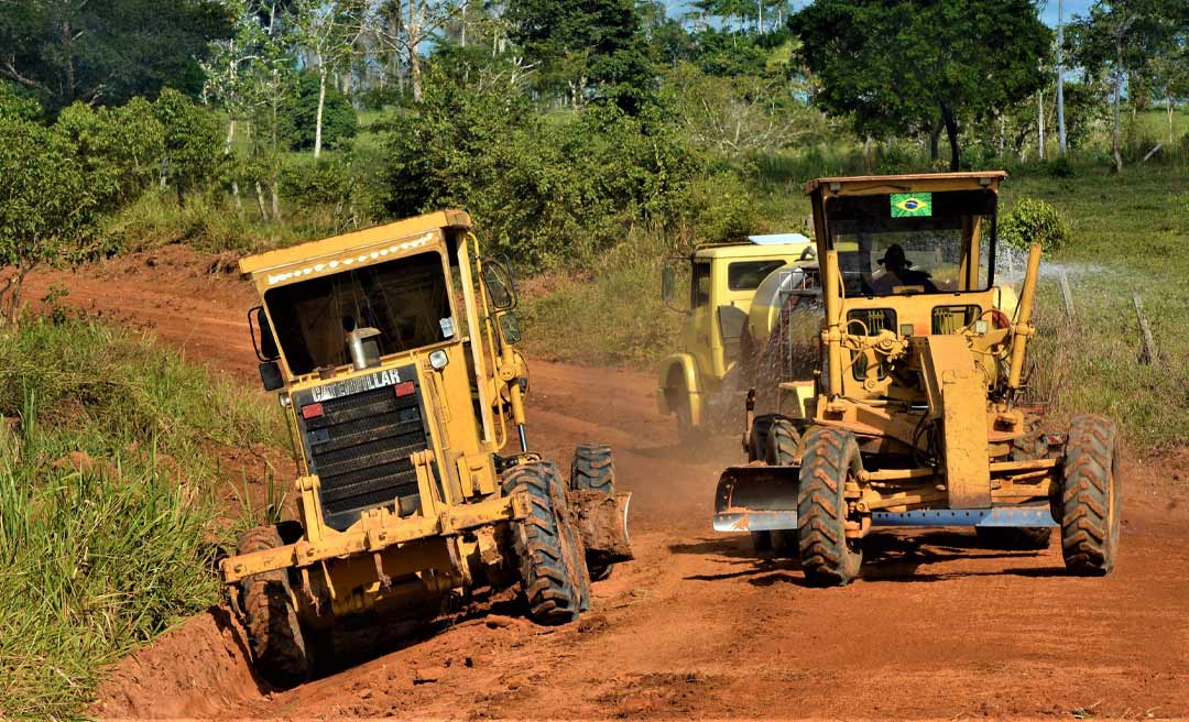 Programa Ramais da Dignidade avança com serviços de drenagem, raspagem, piçarramento e construção de pontes