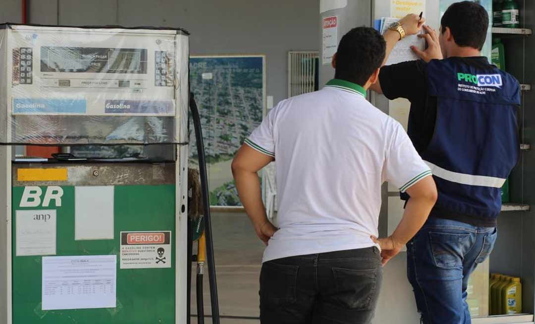 Procon notifica sindicato e postos de combustíveis para garantir redução de preços nas bombas