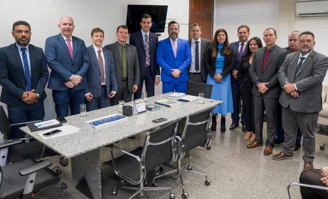 Alan Rick reúne parlamentares e Azul para pedir retomada dos voos no Acre