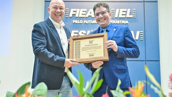 Governador Gladson Cameli é homenageado pela Fieac em comemoração ao Dia da Indústria