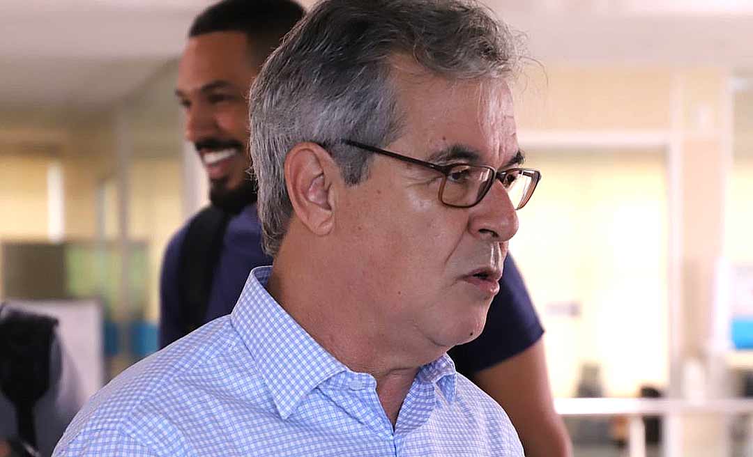 Jorge Viana sai de fininho de evento do PT para não falar sobre sua situação na Apex