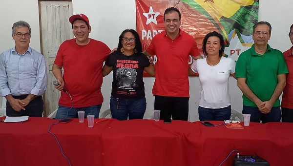 Sem Marcus Alexandre, mas com JV, PT empossa Daniel Zen presidente