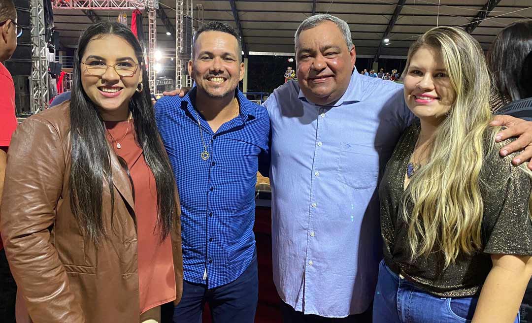 Prefeito Mazinho Serafim é convidado a abrir festa de rodeio em Sena Madureira que trouxe a dupla Bruno e Barreto