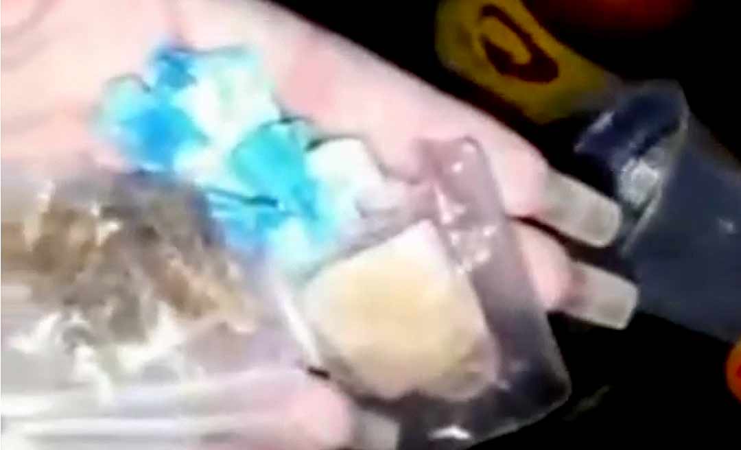 Moradores denunciam adolescente supostamente traficando drogas em praça na Baixada