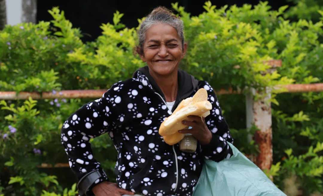 “Eu só queria um lugar quentinho para dormir. O frio dói, a fome dói”, diz moradora de rua em Rio Branco