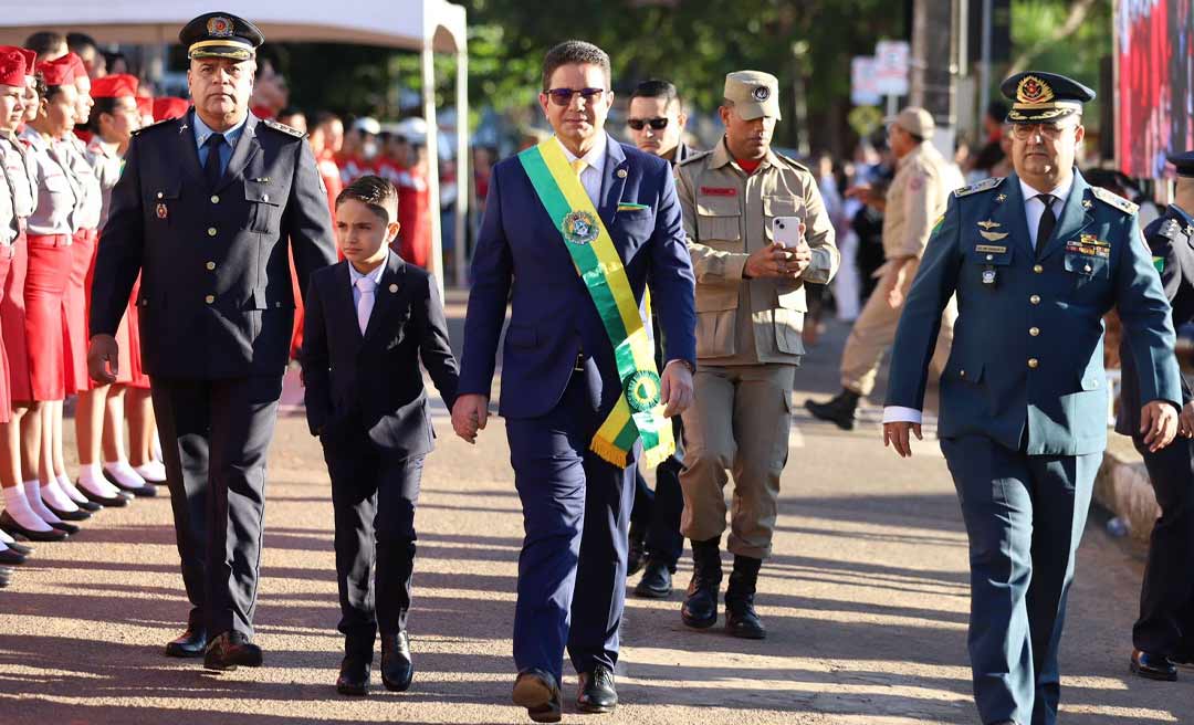 Durante solenidade de troca da bandeira, Gladson volta a falar em união para vencer os desafios