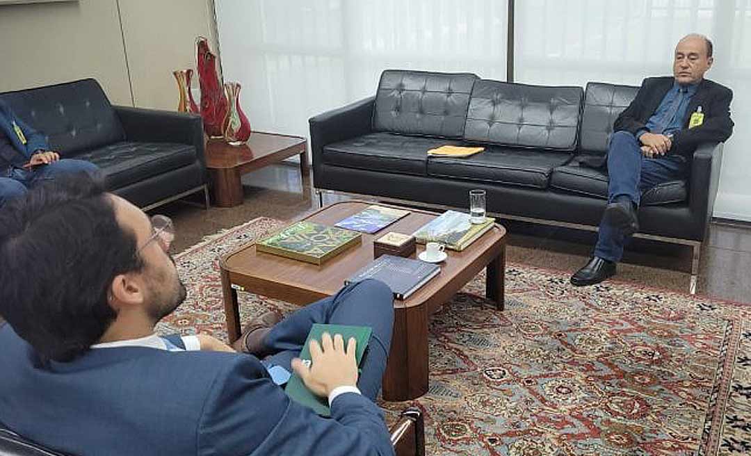 Em reunião no gabinete de Alckmin, Bocalom entrega cópia do projeto 1.001 Dignidades