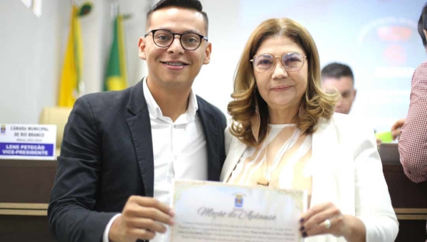 Cunhada de Marfisa, Lene Petecão homenageia presidente da FGB exonerado pela prefeita em exercício