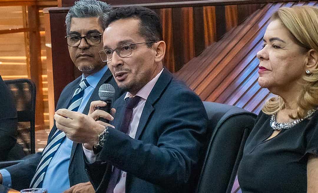 Adailton Cruz lidera debate convocação de aprovados em concurso público da Sesacre