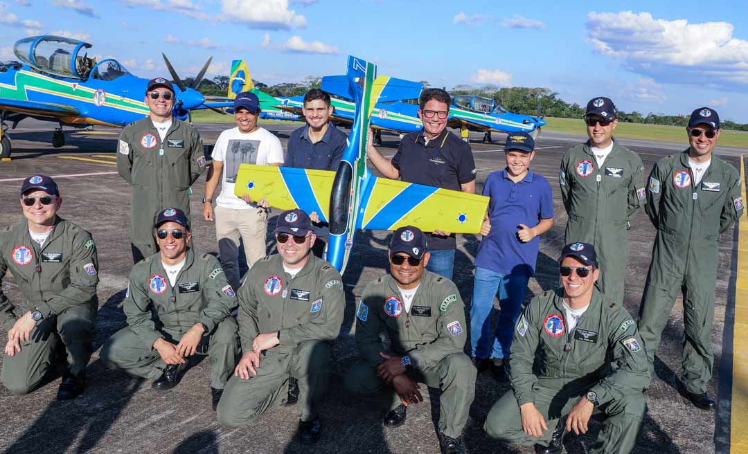 Pilotos da Esquadrilha da Fumaça são recepcionados pelo governador Gladson Cameli