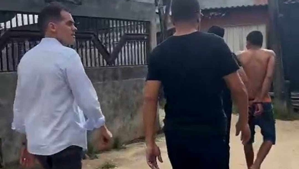 Homem é preso pela Polícia Civil por furto e descumprimento de medida protetiva contra a irmã em Cruzeiro do Sul