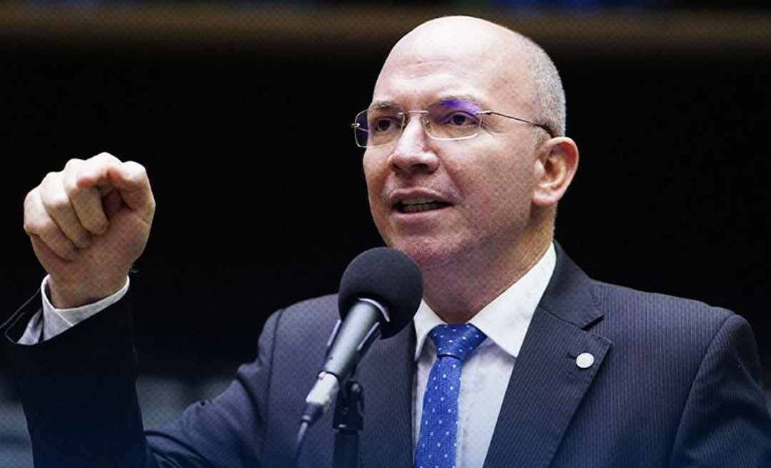 “Essa é a razão do desespero do governo federal pela aprovação dessa reforma: tirar mais dinheiro do povo”, dispara Gerlen Diniz