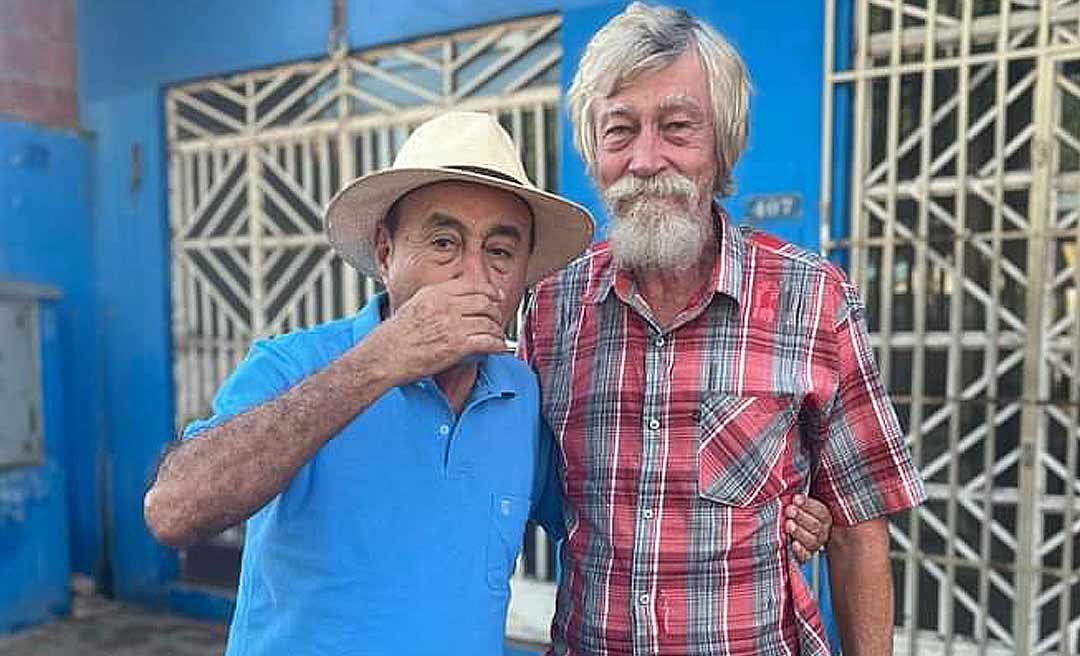 Bocalom posa com Friale no Cidade Nova “tomando um cafezinho” antes de vistoriar serviços