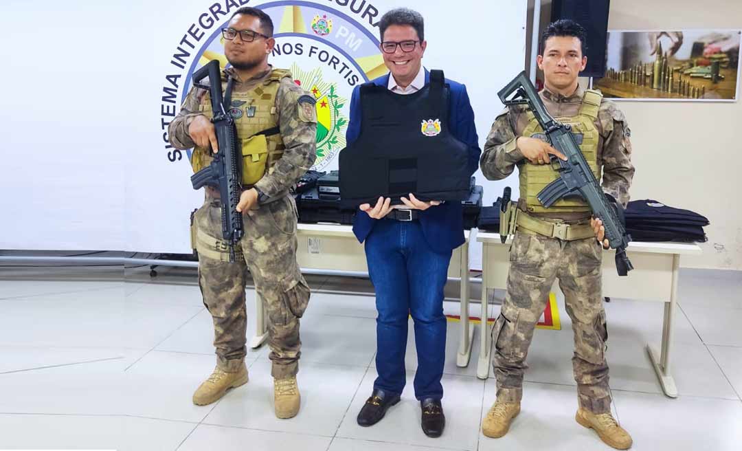 Com mais de R$ 4 mi de investimentos, Gladson entrega pistolas e coletes para as forças policiais do Estado