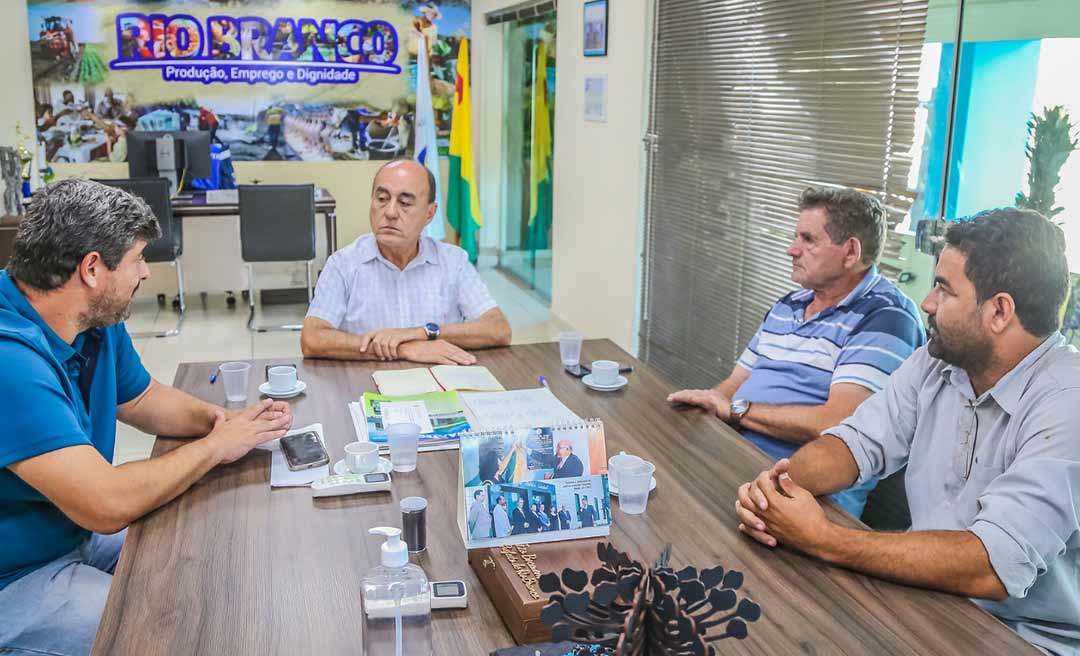 Prefeitura planeja o desenvolvimento da bacia leiteira de Rio Branco por meio do Programa Café com Leite