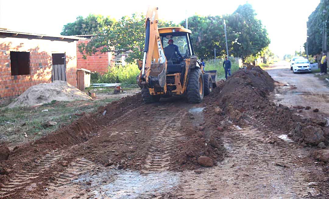 Frentes de serviços da Prefeitura de Rio Branco atuam simultaneamente em diversos bairros da capital