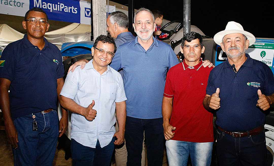 Governador interino, Luiz Gonzaga prestigia encerramento da Expo Bujari