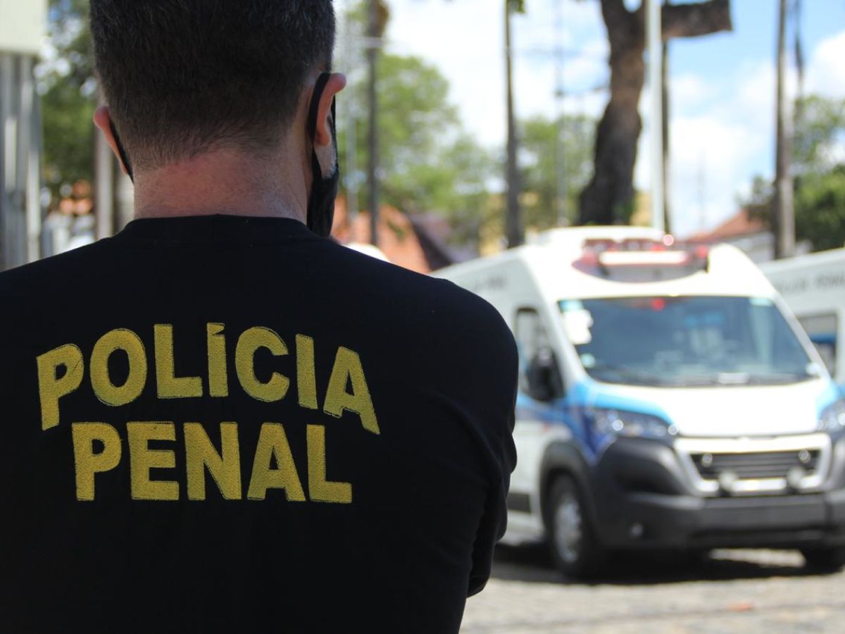 URGENTE: Policial penal que era feito refém no presídio acaba de ser liberado 