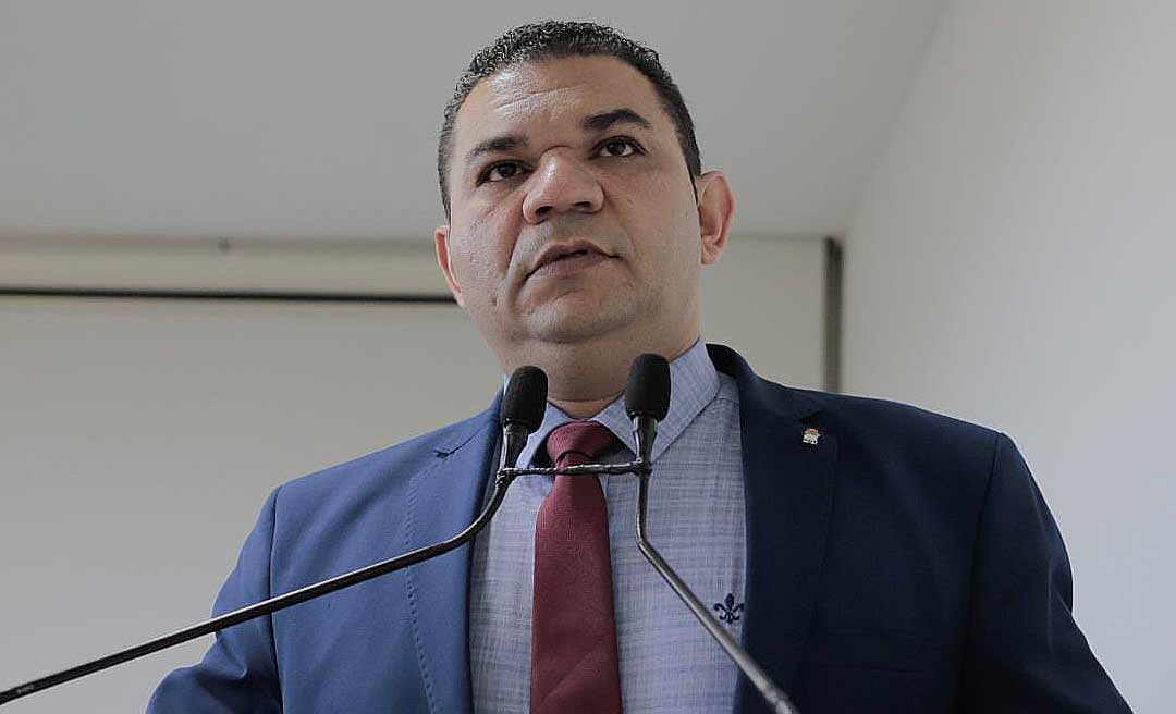 Fábio Araújo denuncia que produtores juntam calcário por conta própria