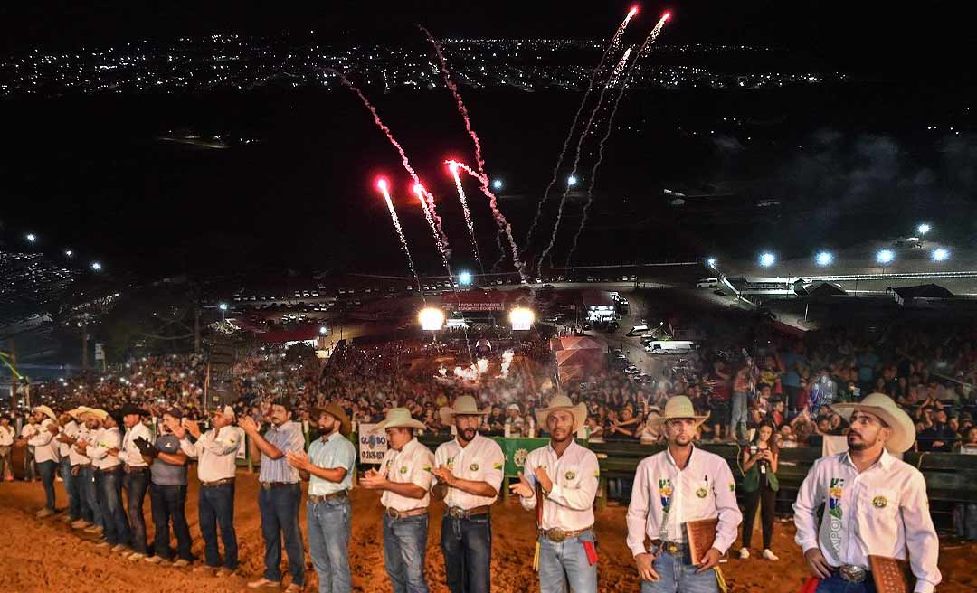 Show pirotécnico e grande presença de público marcam abertura do Rodeio na Expoacre