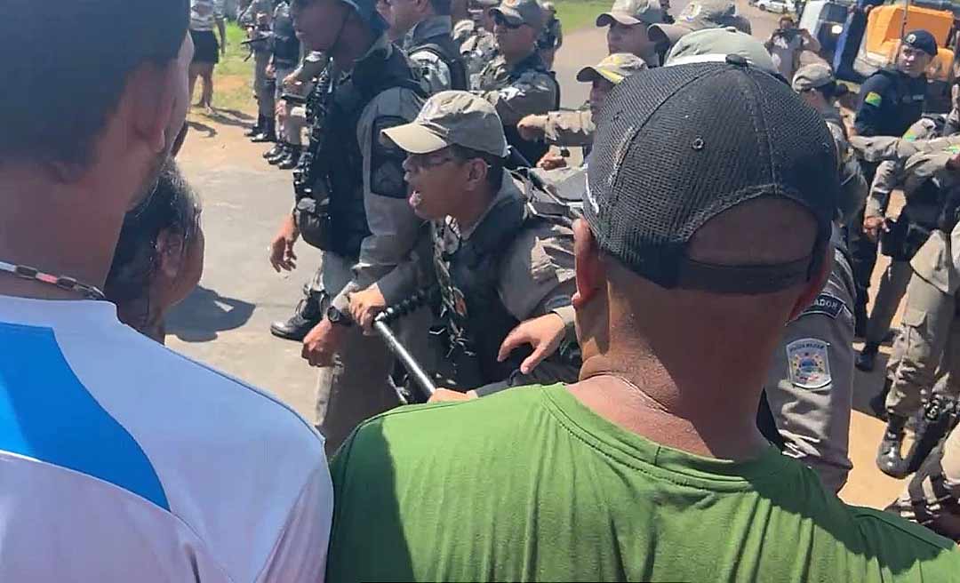 Bombas de efeito moral são lançadas contra equipes de jornalistas