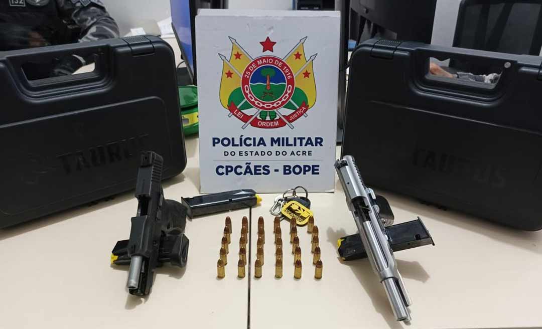 Homem é preso com duas pistolas que seriam usadas em ataque a membros de facção rival