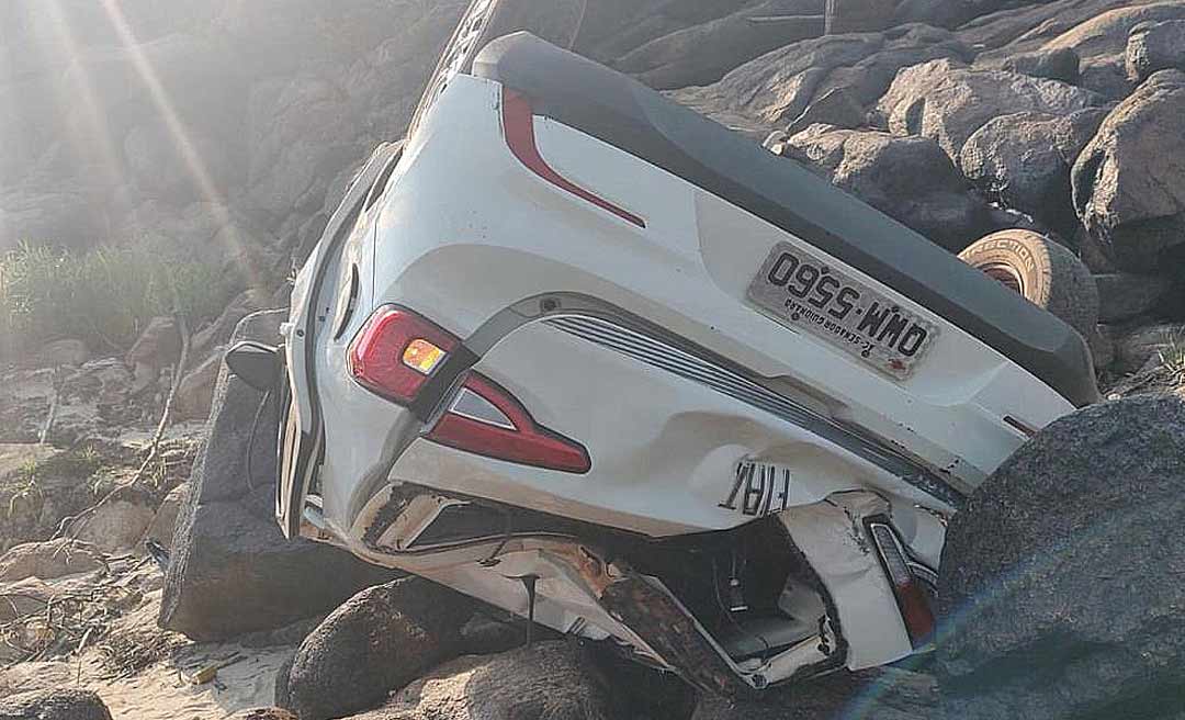 Jovem escapa de morte, após carro cair de penhasco em Fortaleza do Abunã