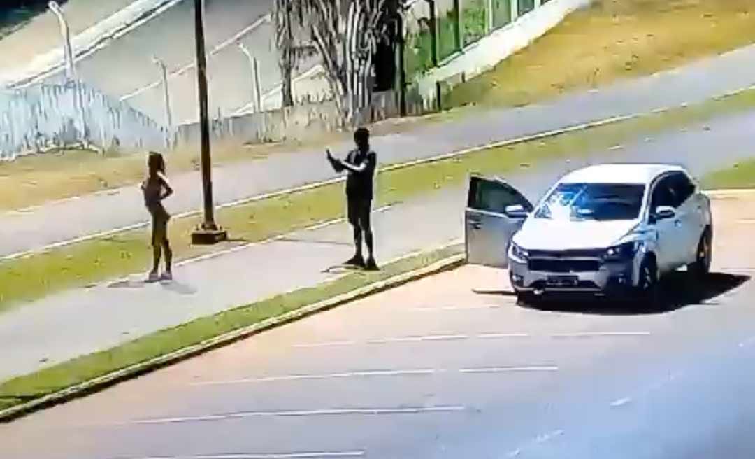 Mulher faz "ensaio fotográfico" nua no Parque Ipê e gera polêmica em grupos de WhatsApp