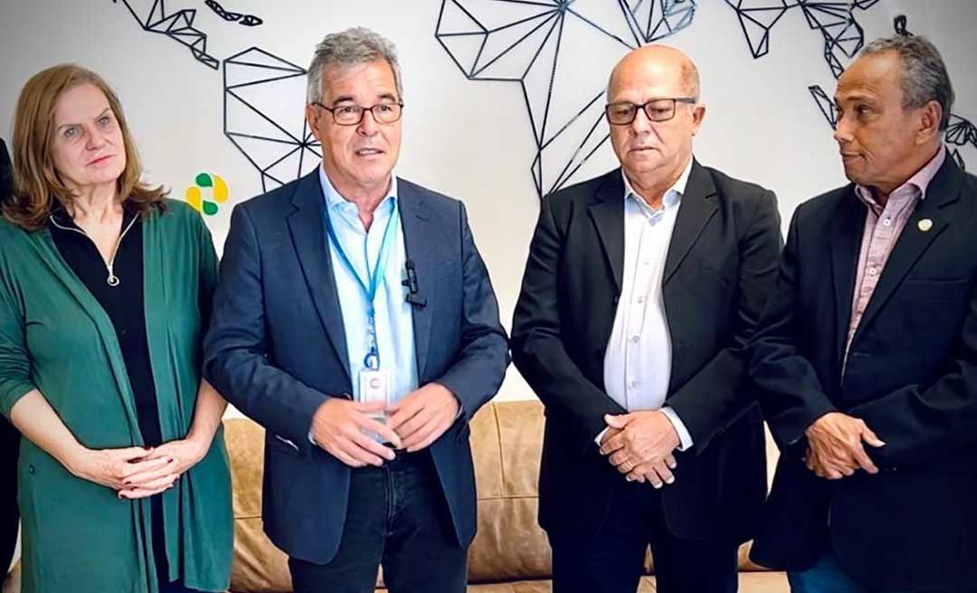 Jorge Viana discute estratégias de exportação e desenvolvimento com lideranças do cooperativismo acreano