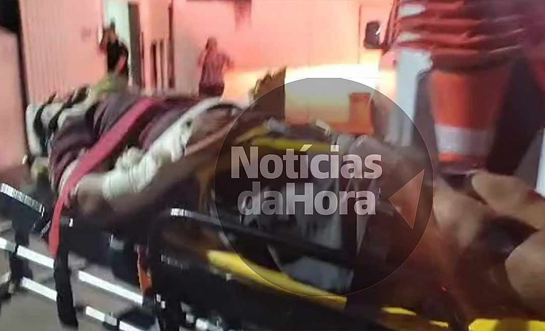 Jovem tenta desviar buraco e sofre grave acidente de moto em zona rural de Acrelândia