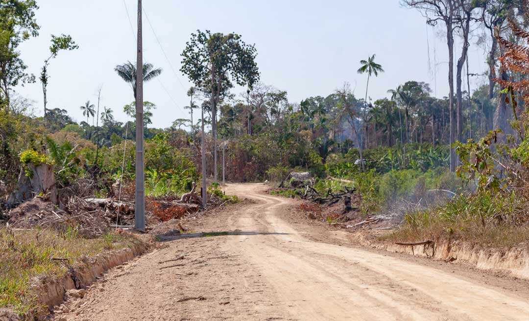 Prefeitura de Cruzeiro do Sul melhora acesso a moradores do ramal do escondido 