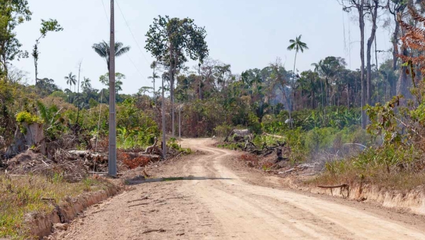 Prefeitura de Cruzeiro do Sul melhora acesso a moradores do ramal do escondido 