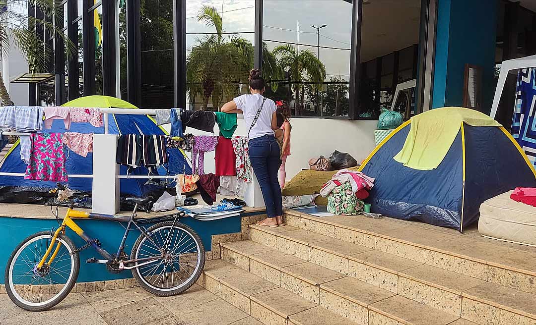 Aumenta o número de famílias acampadas em frente à Assembleia Legislativa