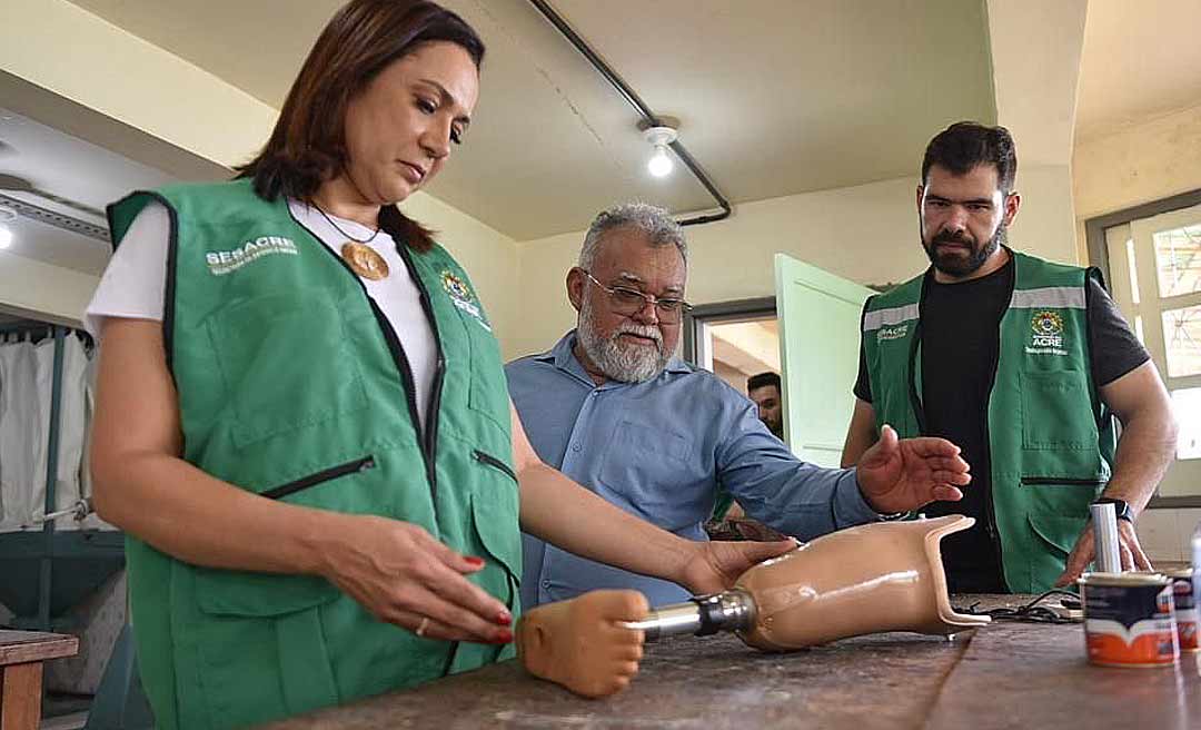 Secretário de Saúde e Equipe entregam equipamentos para Oficina Ortopédica em Cruzeiro do Sul