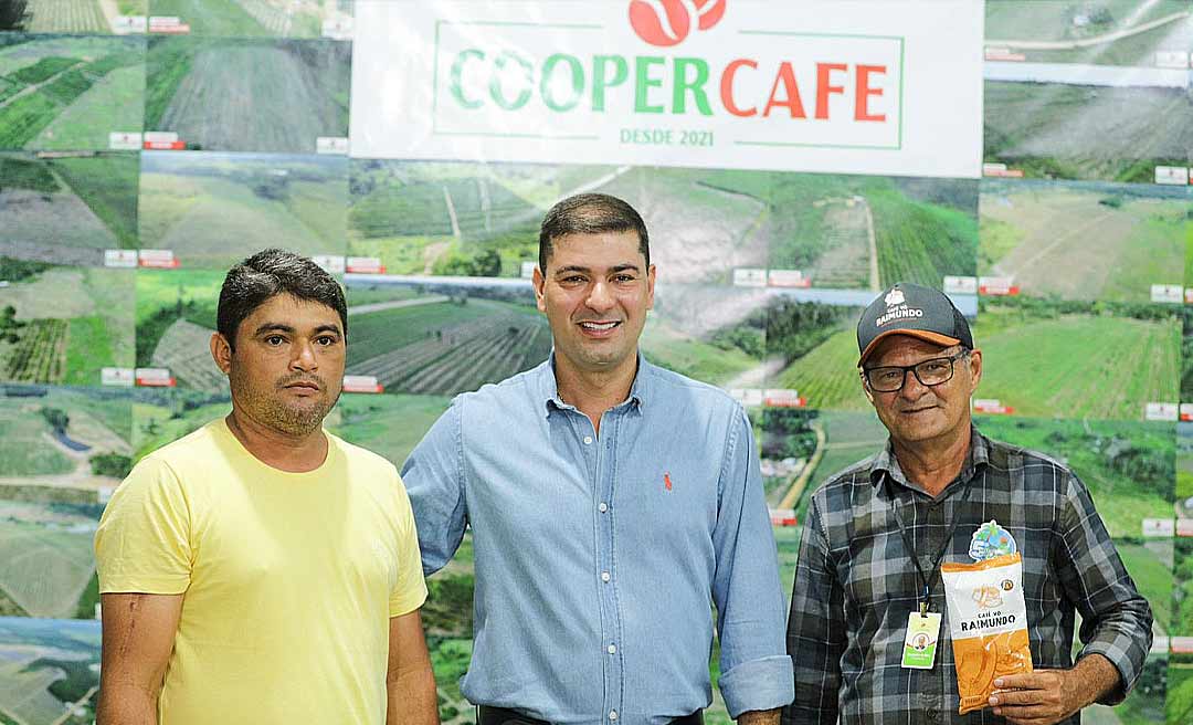 Cooperativas de Café e farinha apresentam potencial de produção a Nicolau Jr na Expo Juruá