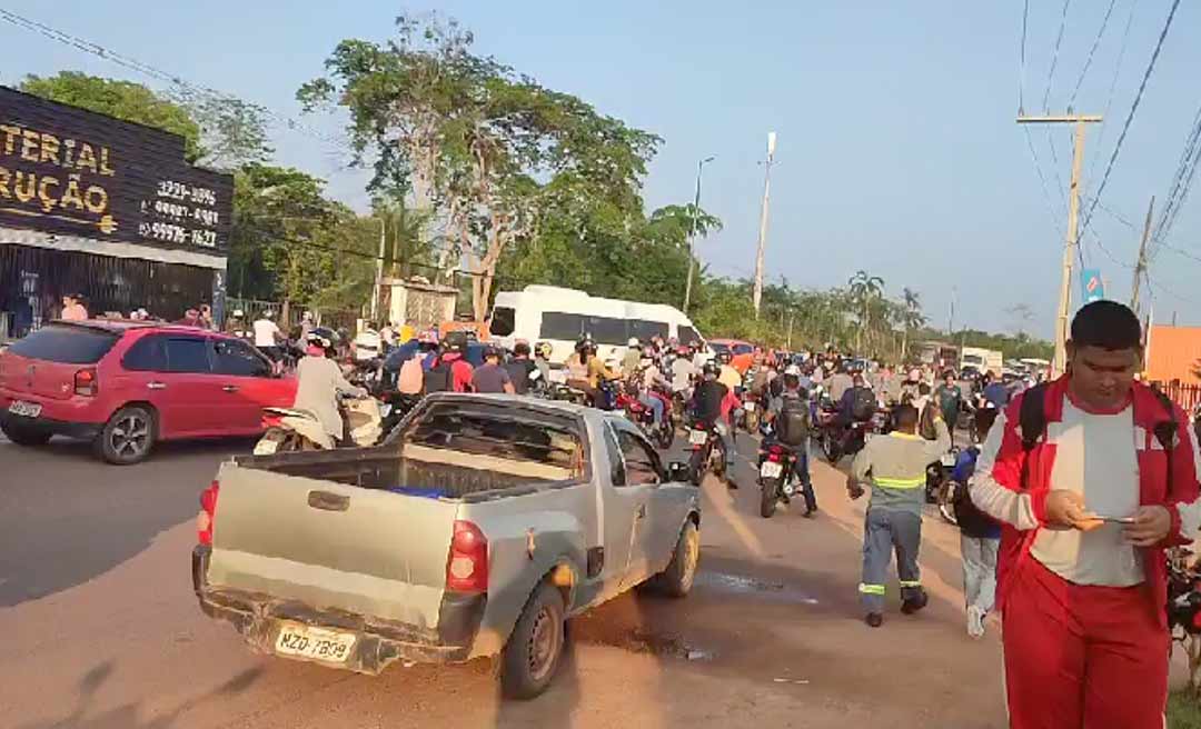 Cobrando melhorias, manifestantes fecham AC-40 em Rio Branco